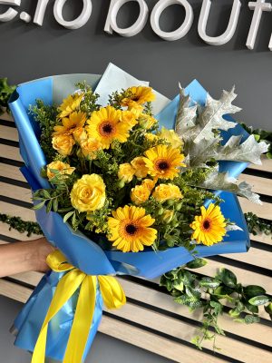 Buchet cu gerbera și miniroze galbene, livrare flori Iași azalee.ro