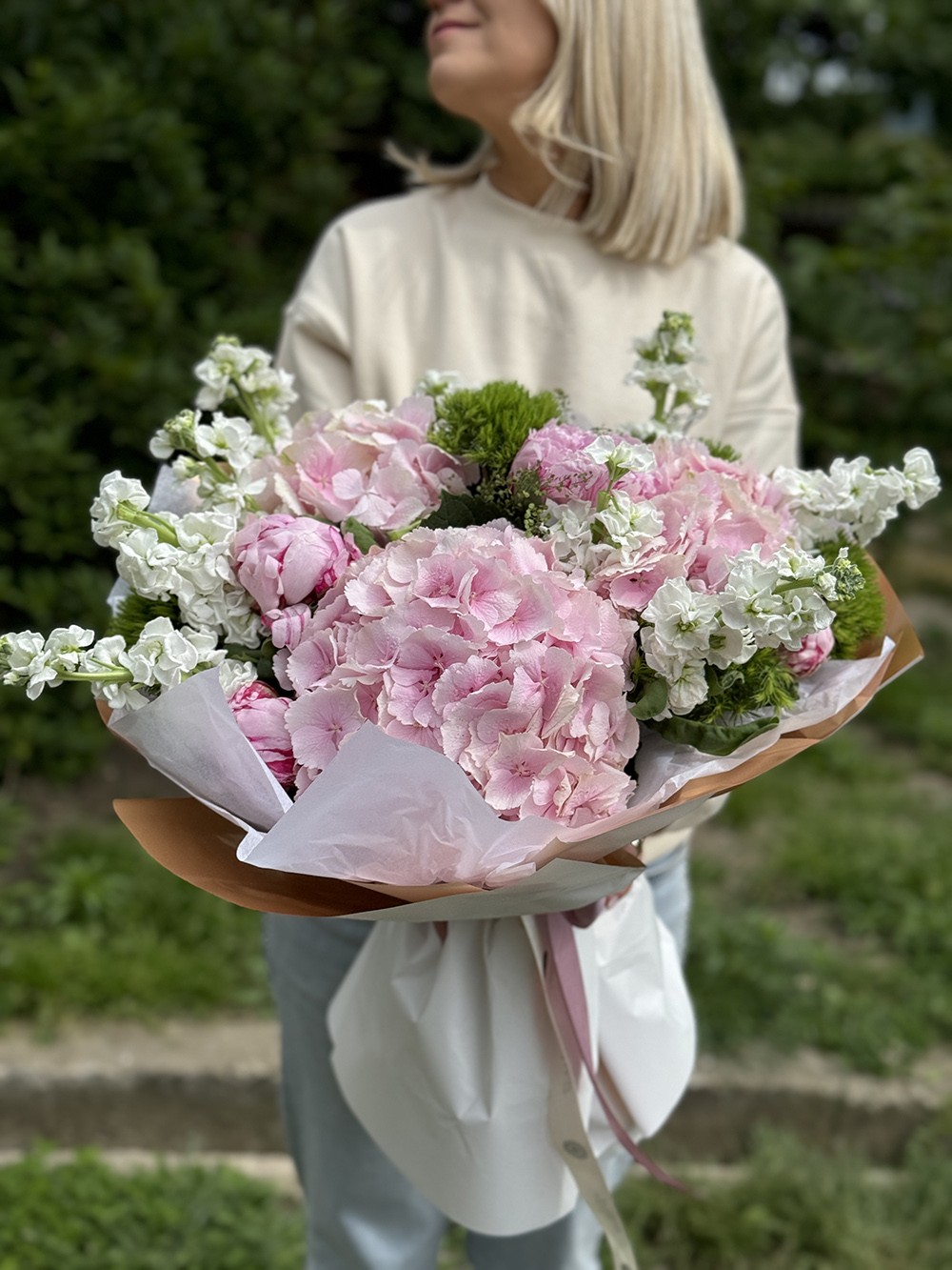 Buchet Be my... cu hortensii roz și bujori azalee.ro - livrare flori Iași