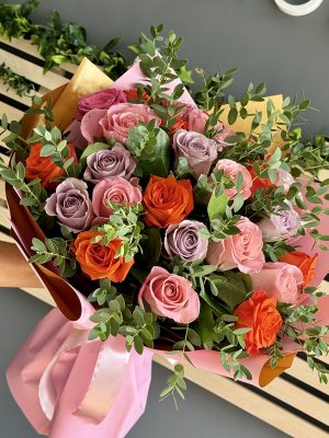 Buchet Daydream cu 29 trandafiri colorați azalee.ro - livrare flori Iași