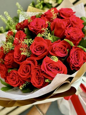 Buchet Red Perfection cu 23 trandafiri roșii – livrare flori Iași azalee.ro