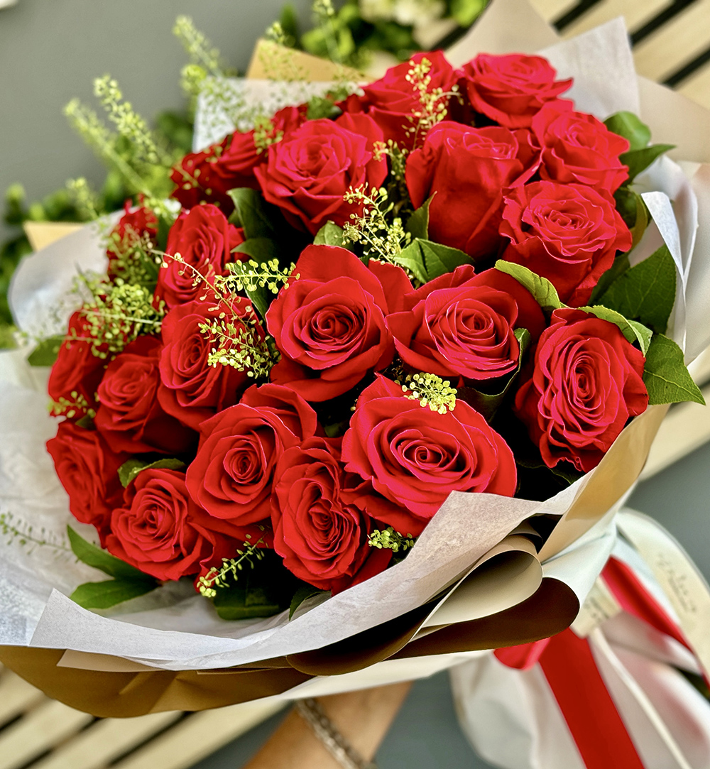Buchet Red Perfection cu 23 trandafiri roșii – livrare flori Iași azalee.ro