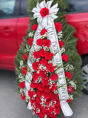 Coroana Funerară Roșie cu garoafe pe suport de brad