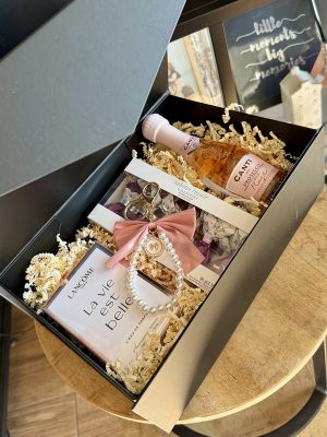 Cadou „Rosé & Pearls” cu parfum Lancôme, prosecco și praline – cadouri Iași azalee.ro