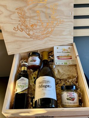 White Signature – cadou gourmet cu vin alb Muga Rioja în cutie Torre Muga – cadouri Iași azalee.ro