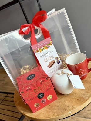 "Festive Treats" cadou gourmet de la azalee.ro în pungă cadou festivă, disponibil cu livrare flori Iași.
